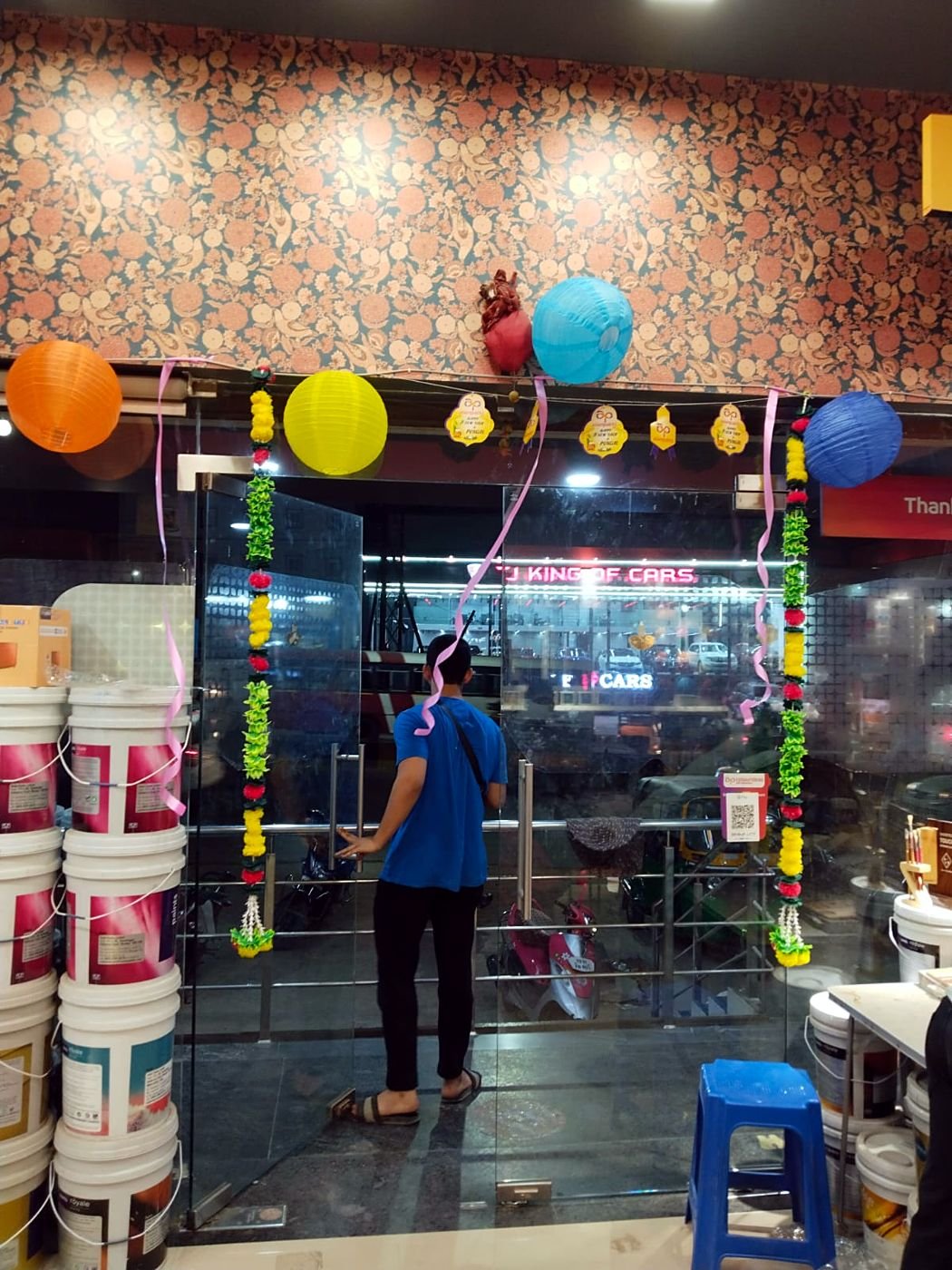 Festive store decoration: WildEagle project photo 3